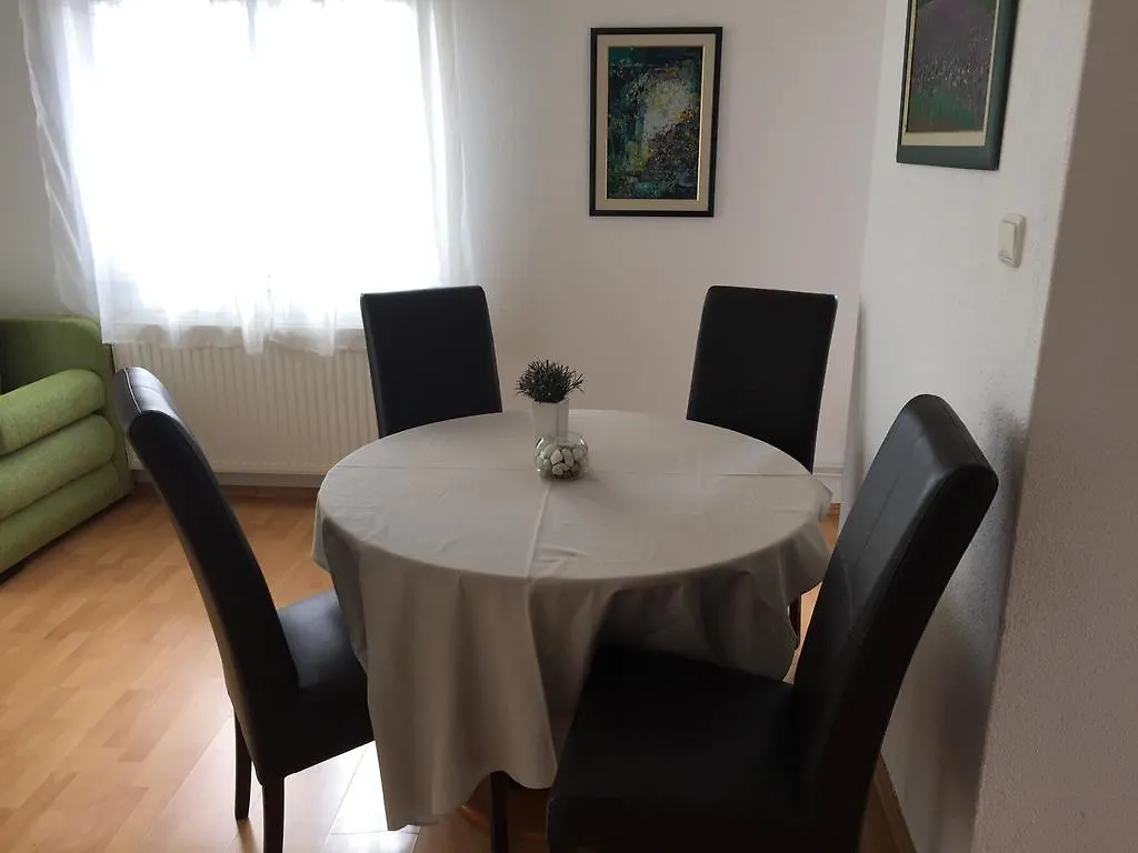 Apartments Emi Novigrad Новиград