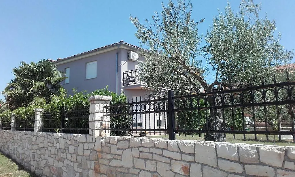 Apartments Emi Novigrad Новиград Хорватия