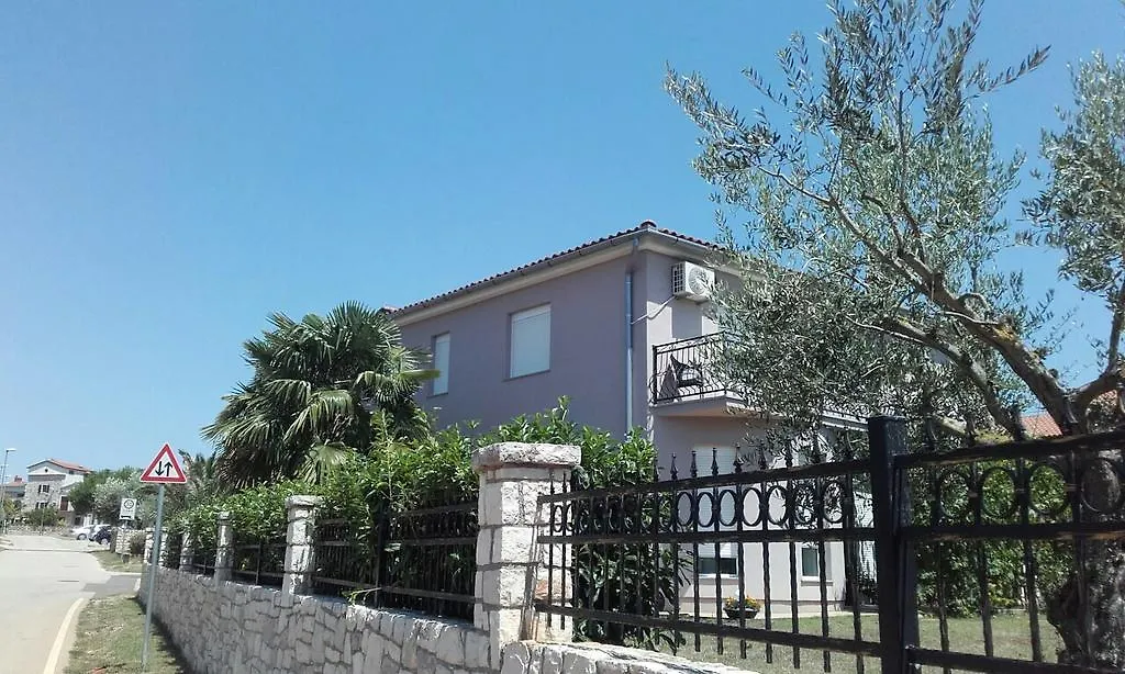 Apartments Emi Novigrad Новиград